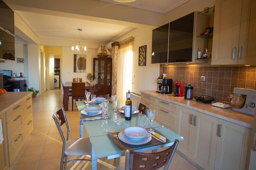 Fou'S Luxury Apartment Nafpaktos Bagian luar foto